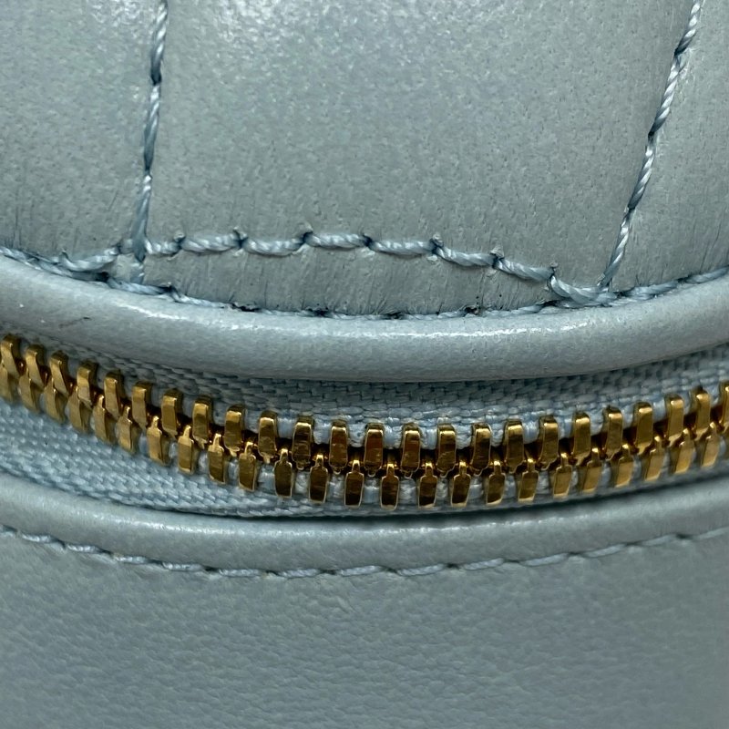 △ Chanel 香奈兒 Light Blue Lambskin Gold Tone Metal Bubble Vanity Case No.31 AP2699 淺藍色小羊皮金色金屬鎖鏈化妝箱No.31 - 267002559-10