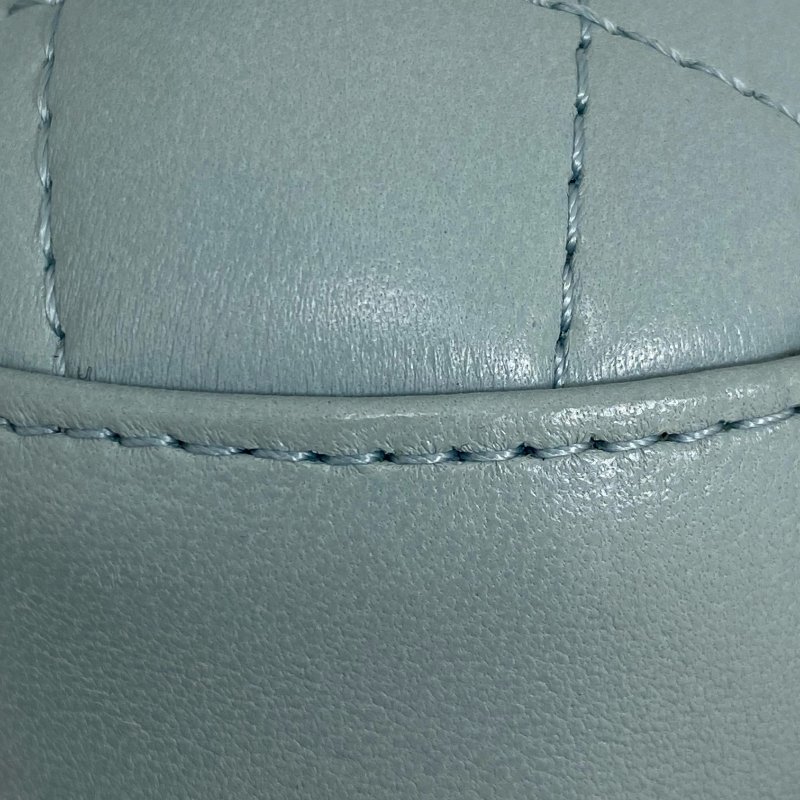 △ Chanel 香奈兒 Light Blue Lambskin Gold Tone Metal Bubble Vanity Case No.31 AP2699 淺藍色小羊皮金色金屬鎖鏈化妝箱No.31 - 267002559-11