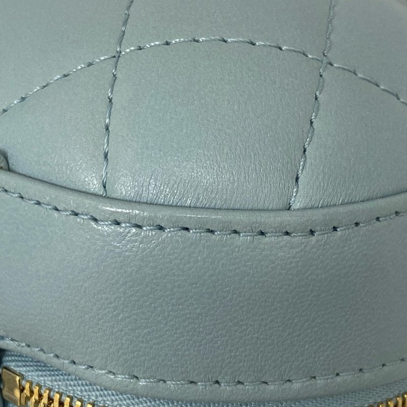 △ Chanel 香奈兒 Light Blue Lambskin Gold Tone Metal Bubble Vanity Case No.31 AP2699 淺藍色小羊皮金色金屬鎖鏈化妝箱No.31 - 267002559-12