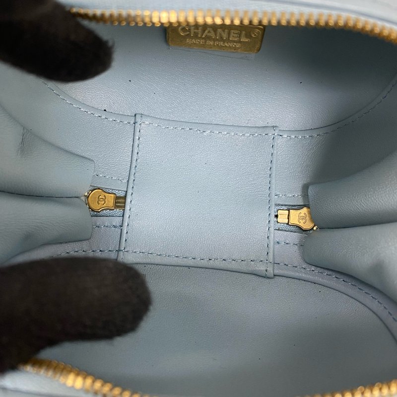 △ Chanel 香奈兒 Light Blue Lambskin Gold Tone Metal Bubble Vanity Case No.31 AP2699 淺藍色小羊皮金色金屬鎖鏈化妝箱No.31 - 267002559-15