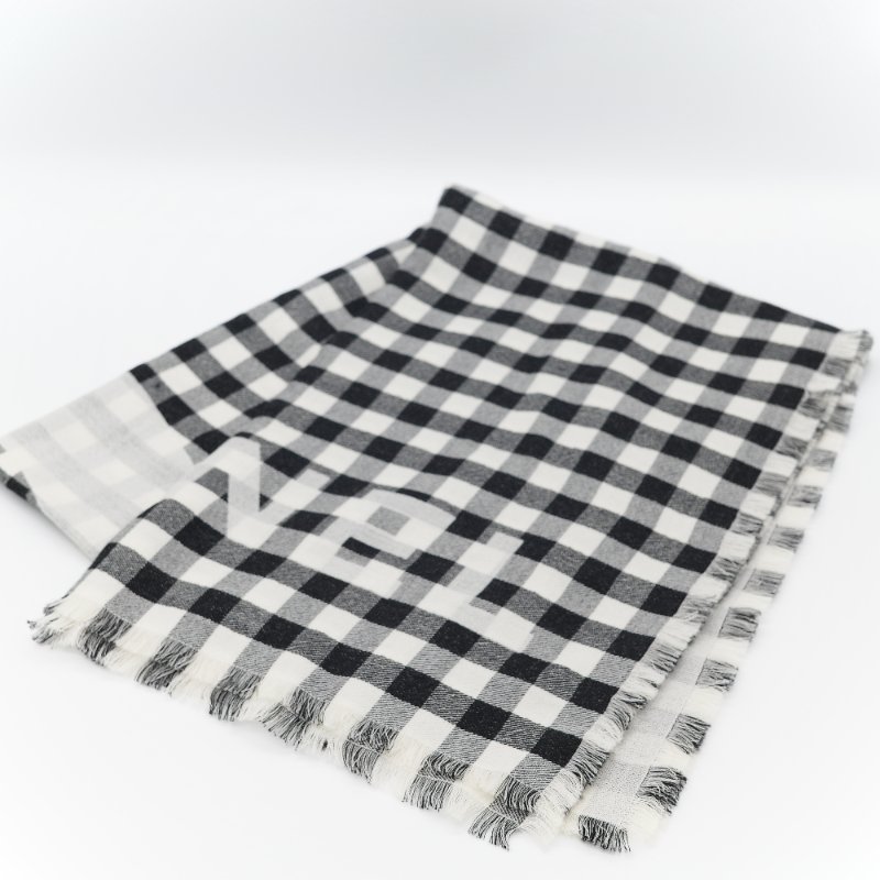 Chanel 香奈兒經典 白底雙色格紋 羊絨 提花 針織圍巾-1