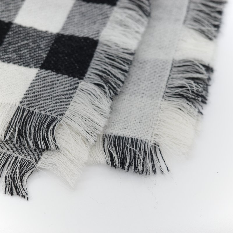 Chanel 香奈兒經典 白底雙色格紋 羊絨 提花 針織圍巾-5