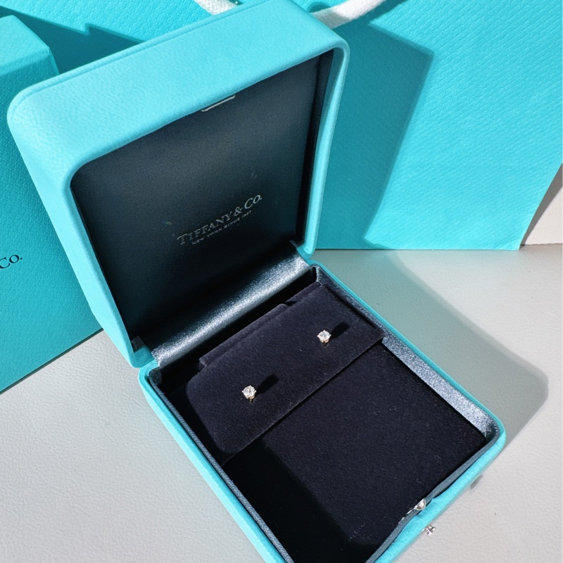 Tiffany蒂芙尼 Solitaire系列 鑽石耳釘，主鑽0.22ct/H色，兩枚鑽石總重0.44克拉-3
