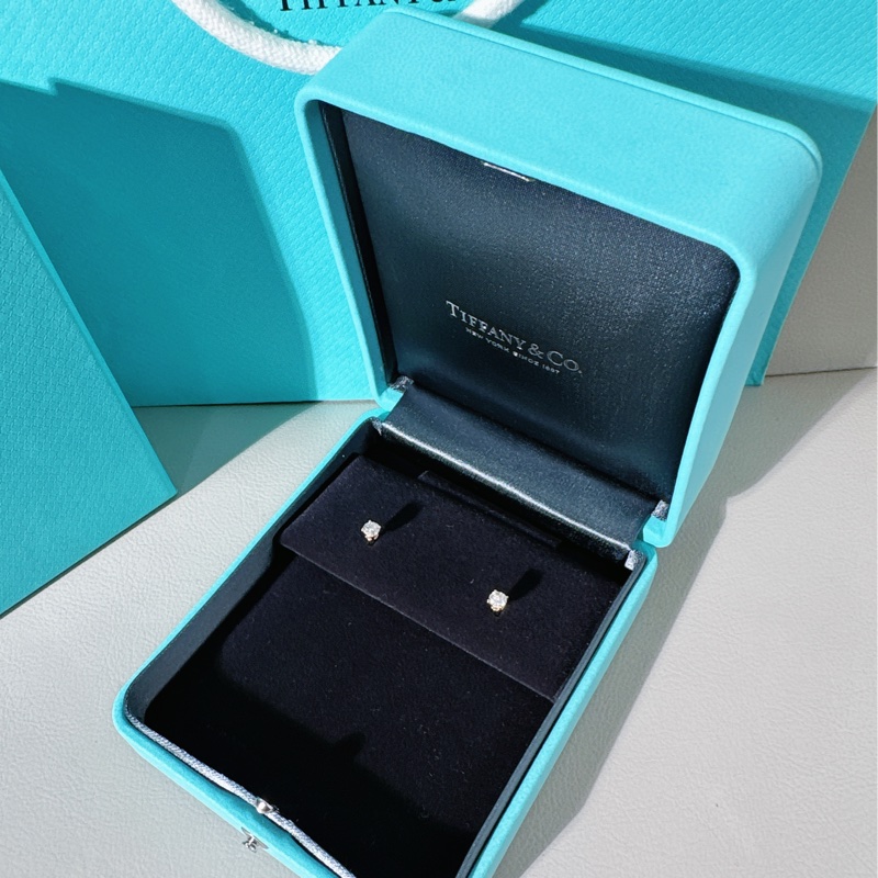 Tiffany蒂芙尼 Solitaire系列 鑽石耳釘，主鑽0.22ct/H色，兩枚鑽石總重0.44克拉-4