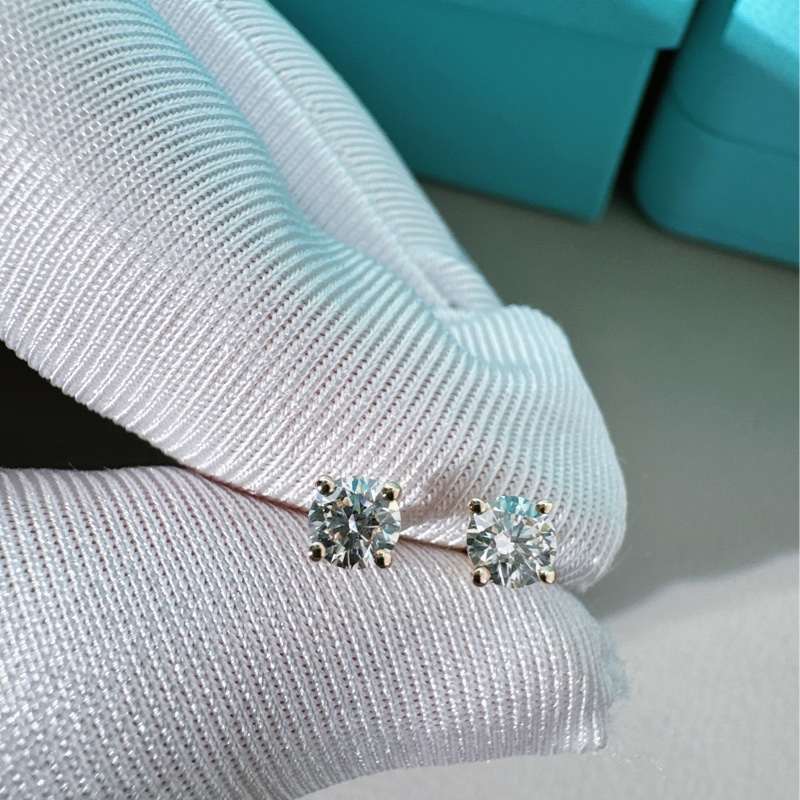 Tiffany蒂芙尼 Solitaire系列 鑽石耳釘，主鑽0.22ct/H色，兩枚鑽石總重0.44克拉-5