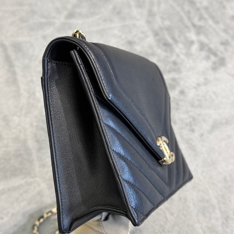 Chanel香奈兒黑金V紋cf斜挎包信封包，27開有保卡，尺寸21×18×7cm-3