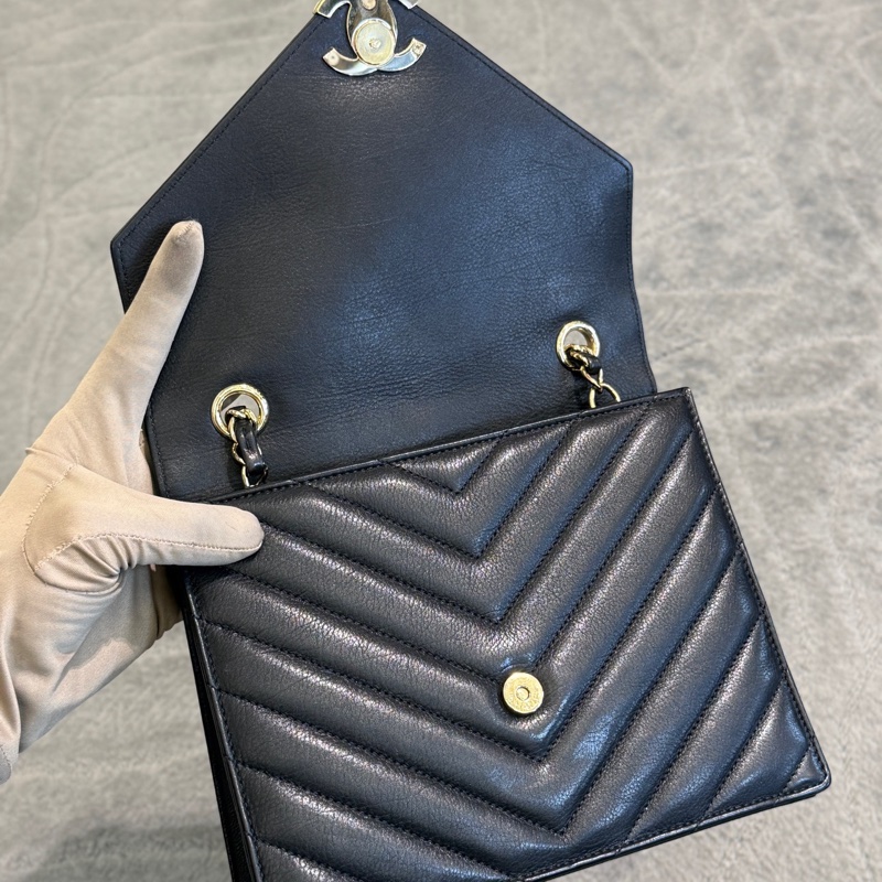 Chanel香奈兒黑金V紋cf斜挎包信封包，27開有保卡，尺寸21×18×7cm-5