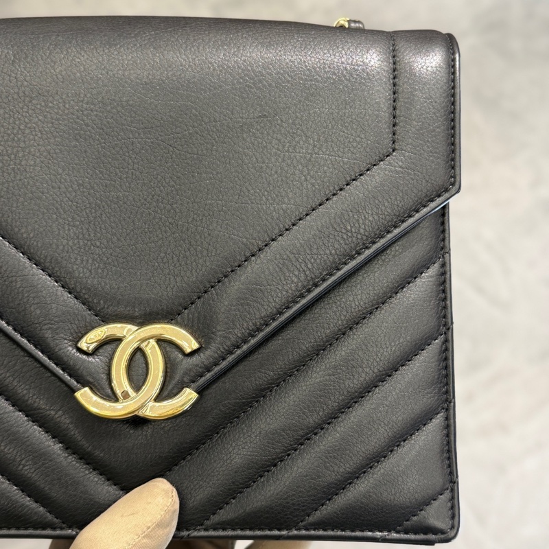 Chanel香奈兒黑金V紋cf斜挎包信封包，27開有保卡，尺寸21×18×7cm-7