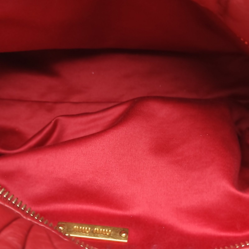 MIUMIU 紅色羊皮金扣褶皺麻花肩帶單肩包腋下hobo-4