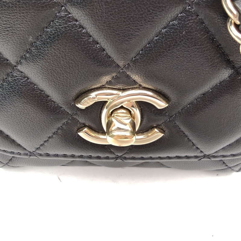 CHANEL TrendyCC口蓋包方版11cm黑色羊皮31開金扣-4