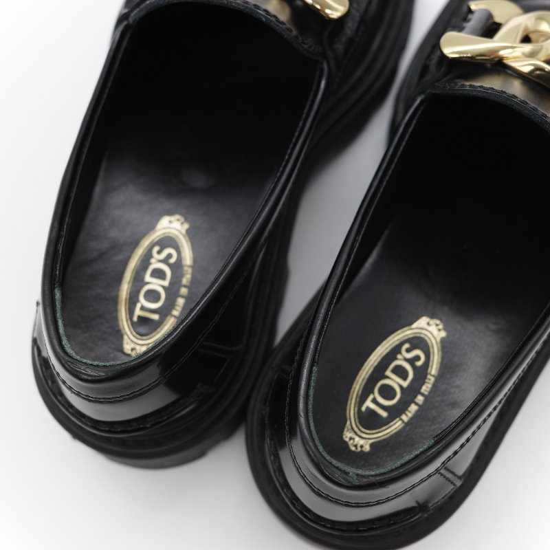 Tod’s 托德斯 Kate 經典黑色 拋光小牛皮 金屬鏈條扣飾 增高厚底樂福鞋-17