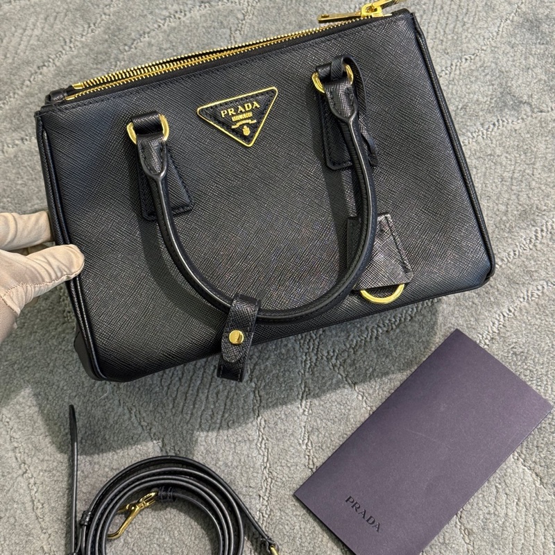 Prada殺手包黑金色，新款小號底長25cm，附件：肩帶、-0