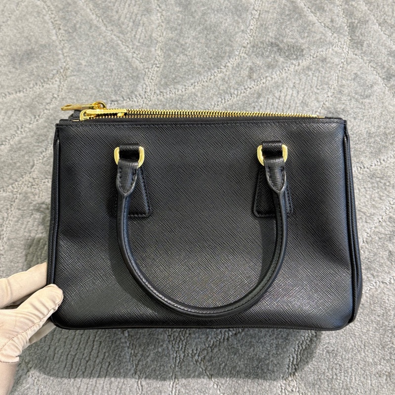 Prada殺手包黑金色，新款小號底長25cm，附件：肩帶、-2