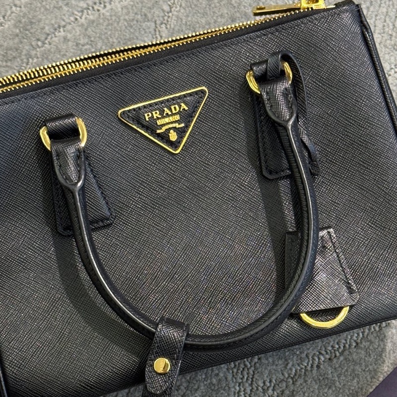 Prada殺手包黑金色，新款小號底長25cm，附件：肩帶、-7