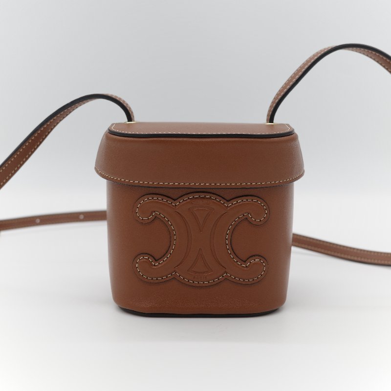 Celine 思琳 Cuir Triomphe 經典焦糖色 棕色 平滑小牛皮 浮雕凱旋門標誌 小號方型硬箱包-1