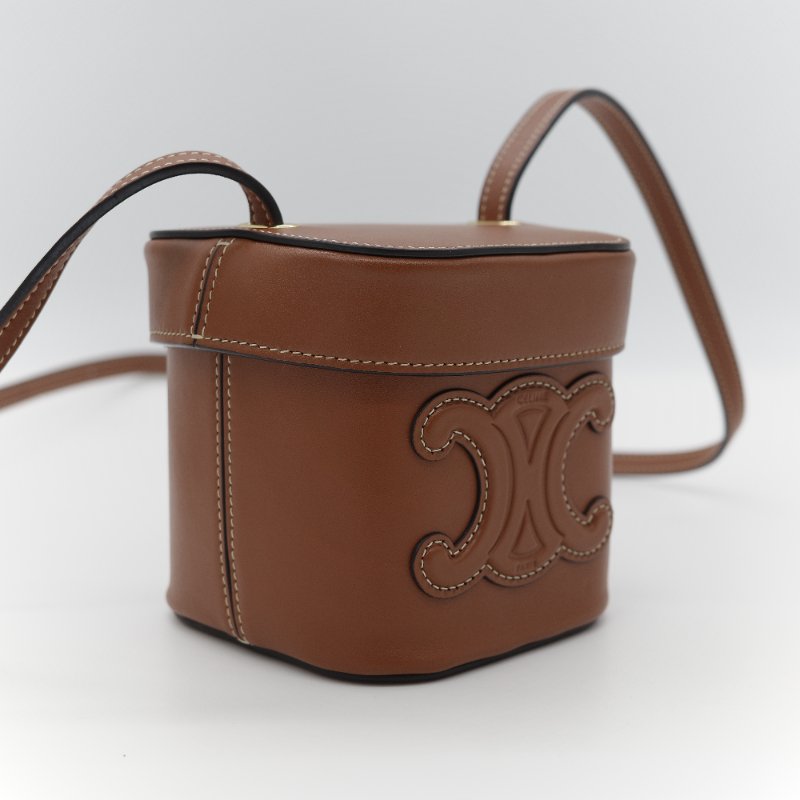 Celine 思琳 Cuir Triomphe 經典焦糖色 棕色 平滑小牛皮 浮雕凱旋門標誌 小號方型硬箱包-2