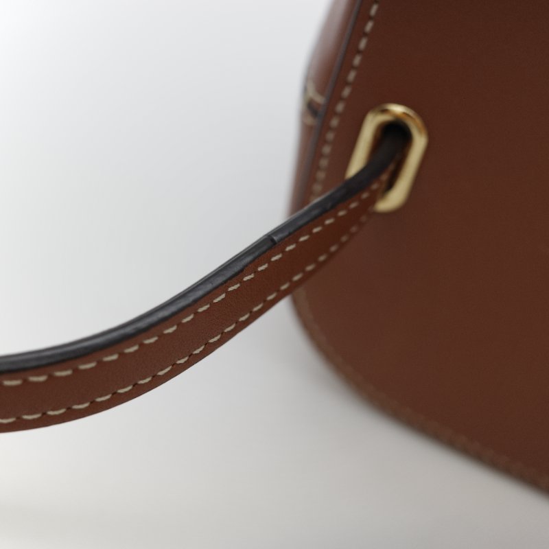 Celine 思琳 Cuir Triomphe 經典焦糖色 棕色 平滑小牛皮 浮雕凱旋門標誌 小號方型硬箱包-16