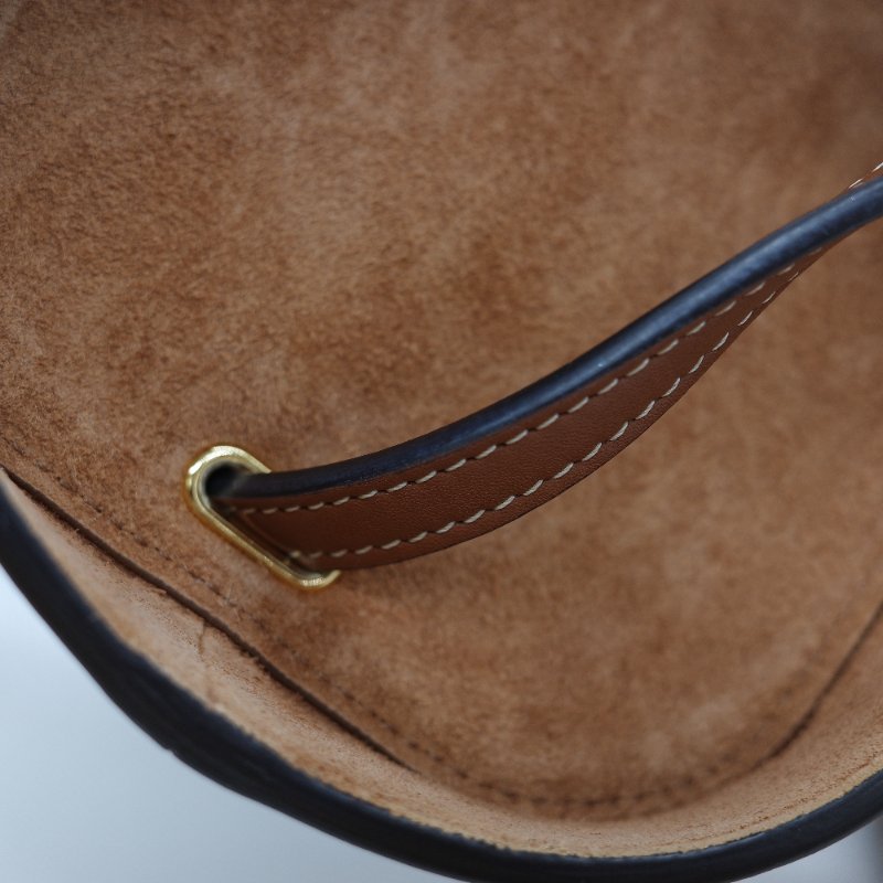 Celine 思琳 Cuir Triomphe 經典焦糖色 棕色 平滑小牛皮 浮雕凱旋門標誌 小號方型硬箱包-19