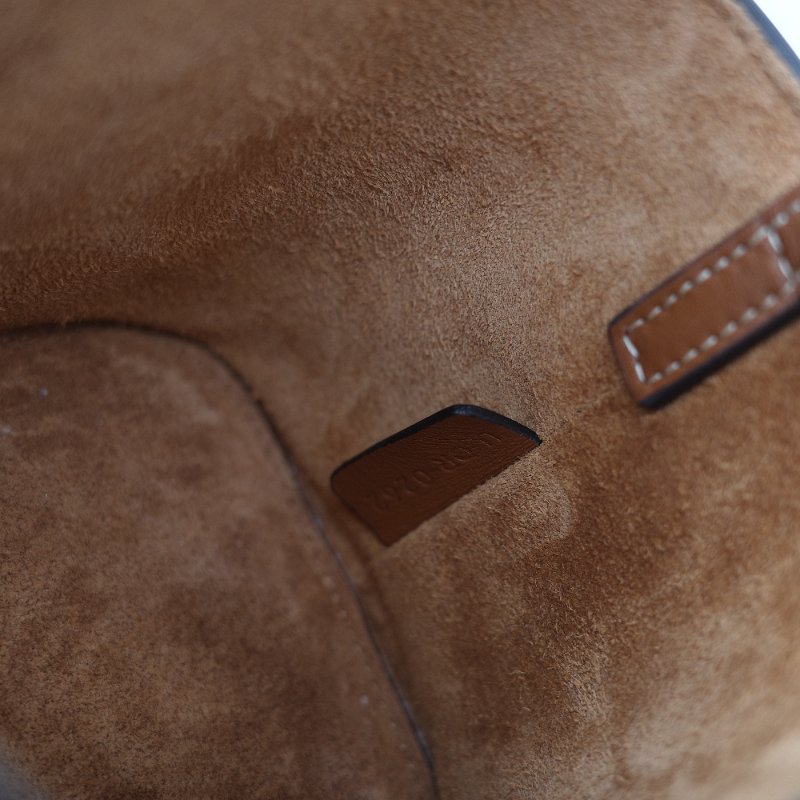 Celine 思琳 Cuir Triomphe 經典焦糖色 棕色 平滑小牛皮 浮雕凱旋門標誌 小號方型硬箱包-21