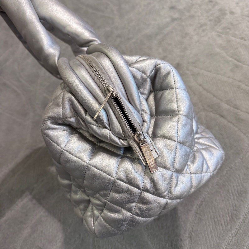 CHANEL香奈兒Coco Cocoon全皮雙C羽絨保齡球包，超級能裝，鐳射清晰！-2