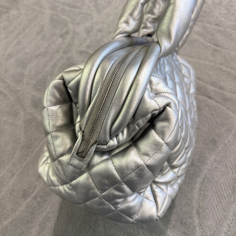 CHANEL香奈兒Coco Cocoon全皮雙C羽絨保齡球包，超級能裝，鐳射清晰！-3