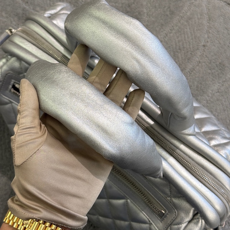 CHANEL香奈兒Coco Cocoon全皮雙C羽絨保齡球包，超級能裝，鐳射清晰！-5