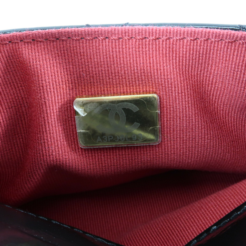 CHANEL 漆皮皮革Wavy CC Hobo金扣鏈帶肩背袋-12