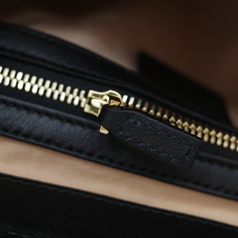 Gucci 古馳 Padlock 經典棕色 GG Supreme帆布 黑白雙色小牛皮 金屬鎖扣 頂部手提斜背兩用包-26