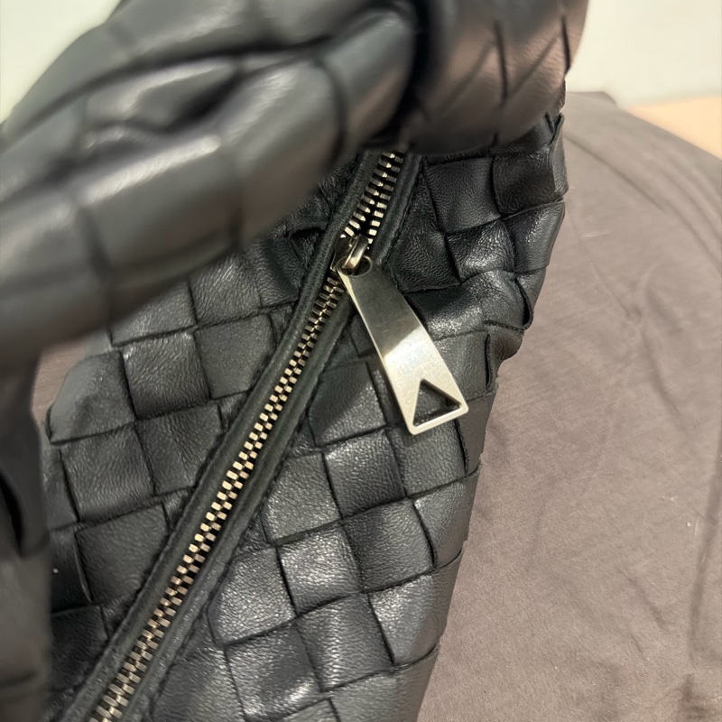 BOTTEGA VENETA ✨BV Mini Jodie 9成新 黑色 銀色拉鍊-10
