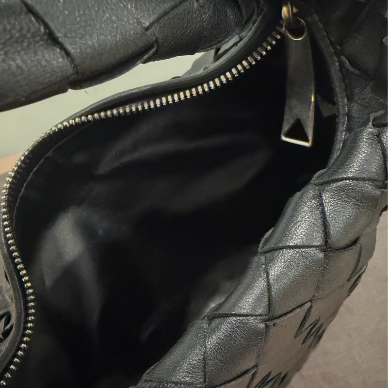 BOTTEGA VENETA ✨BV Mini Jodie 9成新 黑色 銀色拉鍊-2