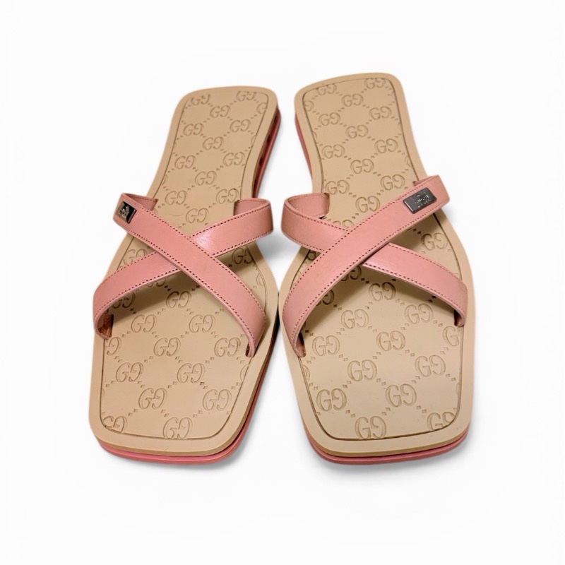 🍒 Gucci 經典粉色 GG 浮雕壓紋方頭涼拖鞋/莫蘭迪粉顯白方頭復古質感…閒置品 size:38/2F260330-1-5