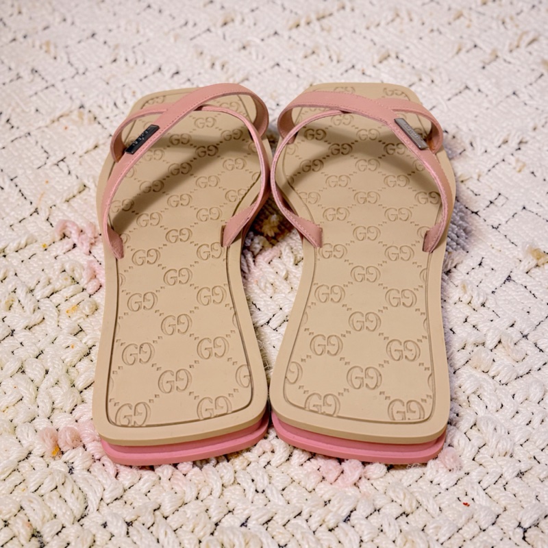 🍒 Gucci 經典粉色 GG 浮雕壓紋方頭涼拖鞋/莫蘭迪粉顯白方頭復古質感…閒置品 size:38/2F260330-1-9