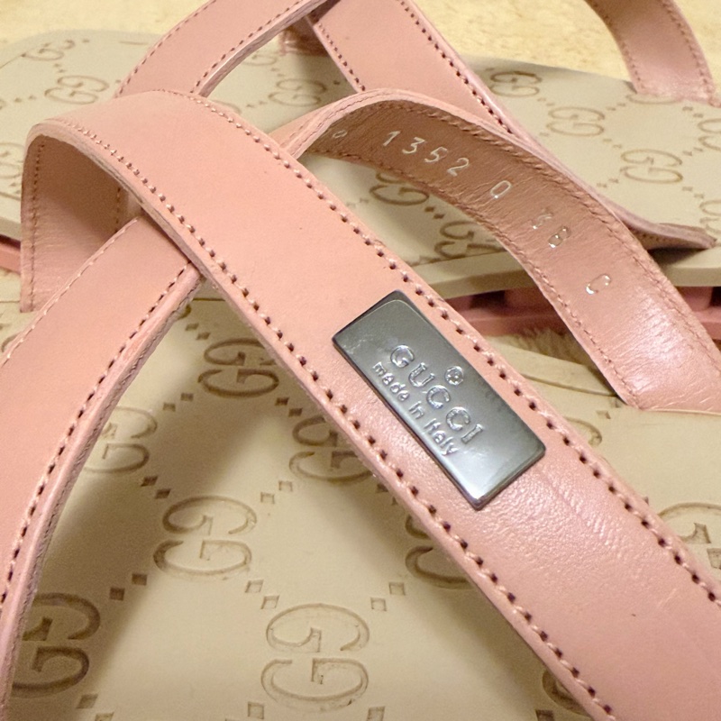 🍒 Gucci 經典粉色 GG 浮雕壓紋方頭涼拖鞋/莫蘭迪粉顯白方頭復古質感…閒置品 size:38/2F260330-1-12