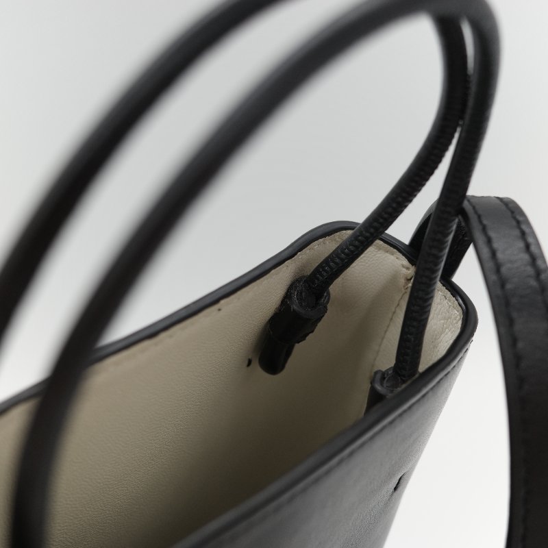 Chloé 蔻依 Sense 經典黑色 拋光小牛皮 微型  立體刺繡 Logo 迷你兩用托特包-15