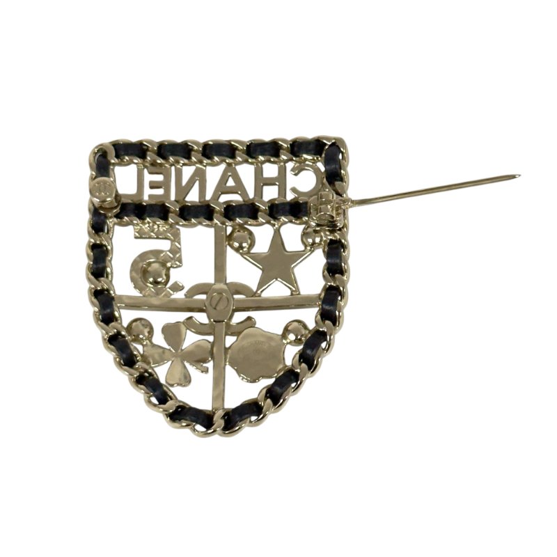 CHANEL CC 水鑽 皮穿鏈 徽章 胸針-8