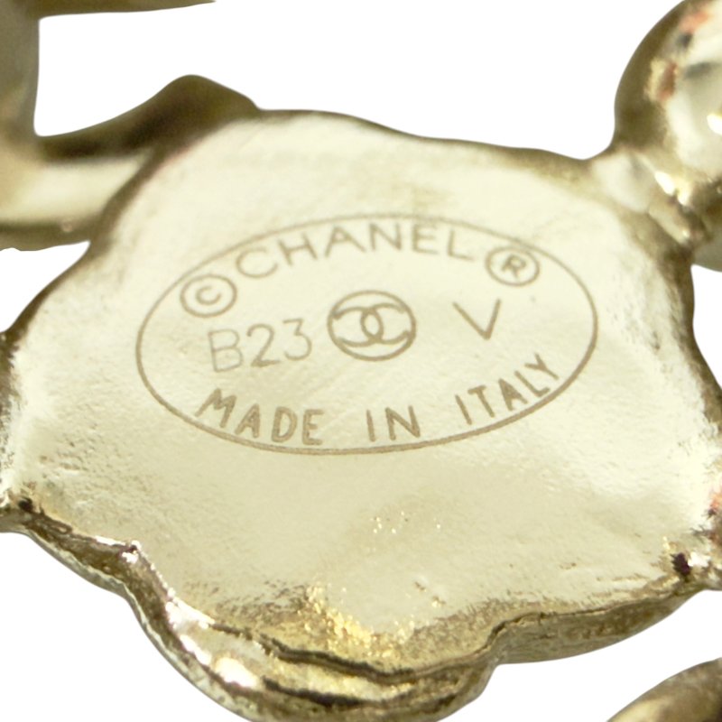 CHANEL CC 水鑽 皮穿鏈 徽章 胸針-9