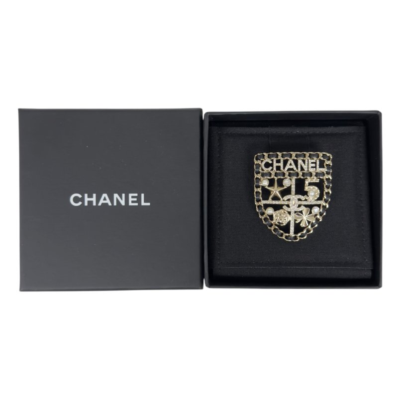 CHANEL CC 水鑽 皮穿鏈 徽章 胸針-10