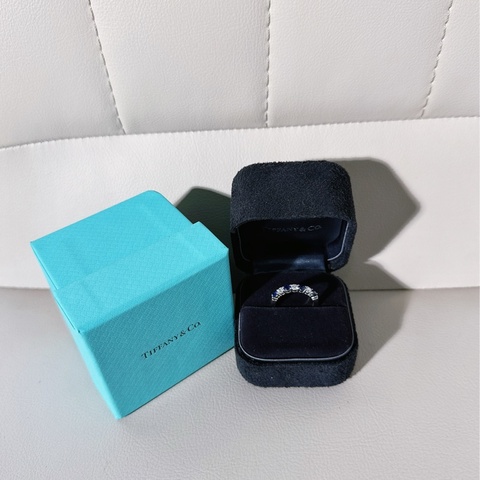 Tiffany蒂芙尼Embrace系列藍寶石+鑽石鉑金戒指，尺寸49 號