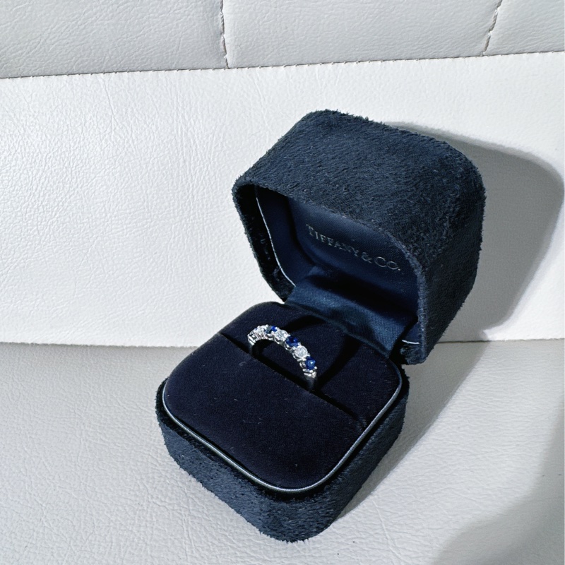 Tiffany蒂芙尼Embrace系列藍寶石+鑽石鉑金戒指，尺寸49 號-3