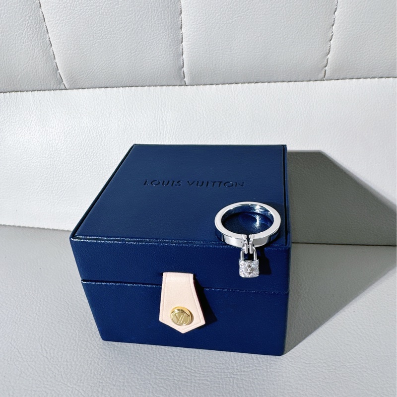 Lv 路易威登 Lockit系列 白金滿鑽鎖頭戒指，52號-2