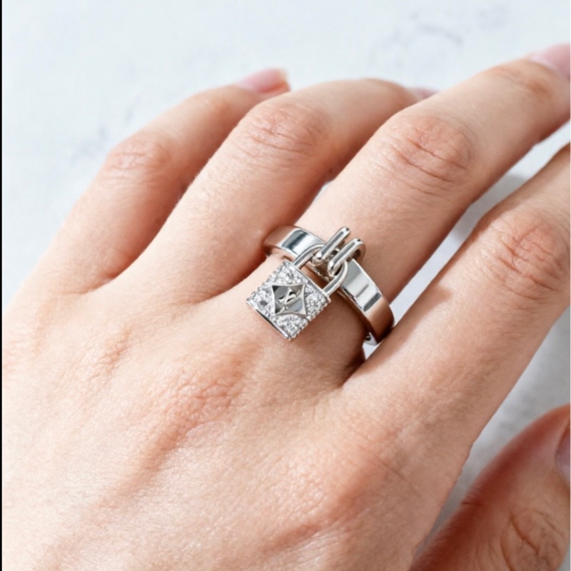 Lv 路易威登 Lockit系列 白金滿鑽鎖頭戒指，52號-7