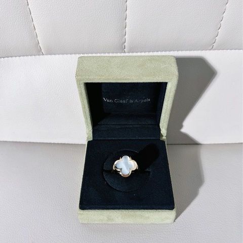 VCA梵克雅寶 白貝母四葉草戒指，18k黃金 51號
