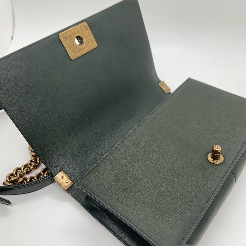 二手Chanel香奈兒Leboy松柏綠馬毛金扣中號鏈條包，鐳射21開，邊角內里五金有划痕-3