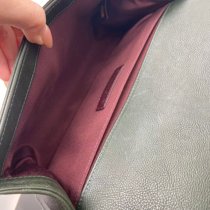 二手Chanel香奈兒Leboy松柏綠馬毛金扣中號鏈條包，鐳射21開，邊角內里五金有划痕-4