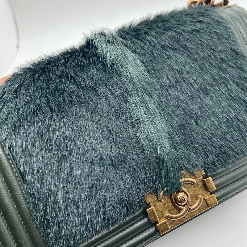 二手Chanel香奈兒Leboy松柏綠馬毛金扣中號鏈條包，鐳射21開，邊角內里五金有划痕-6