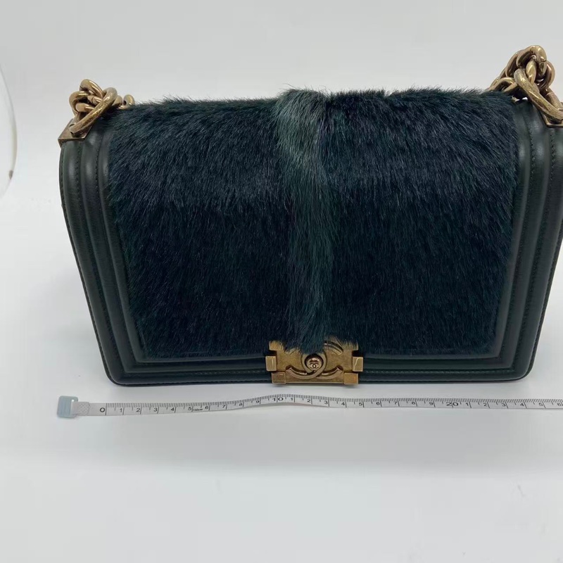 二手Chanel香奈兒Leboy松柏綠馬毛金扣中號鏈條包，鐳射21開，邊角內里五金有划痕-9
