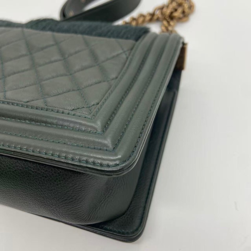 二手Chanel香奈兒Leboy松柏綠馬毛金扣中號鏈條包，鐳射21開，邊角內里五金有划痕-11