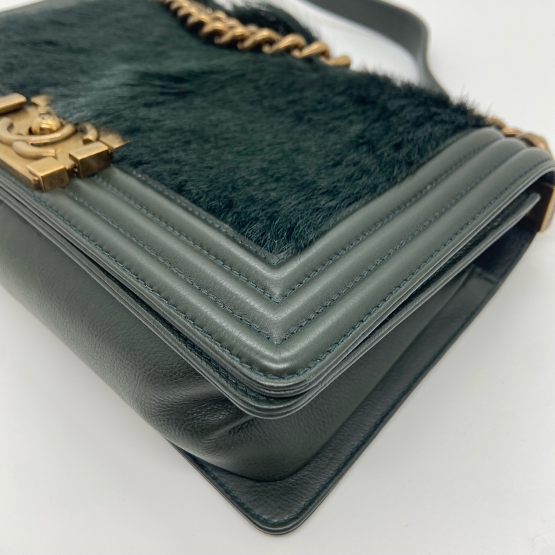 二手Chanel香奈兒Leboy松柏綠馬毛金扣中號鏈條包，鐳射21開，邊角內里五金有划痕-13