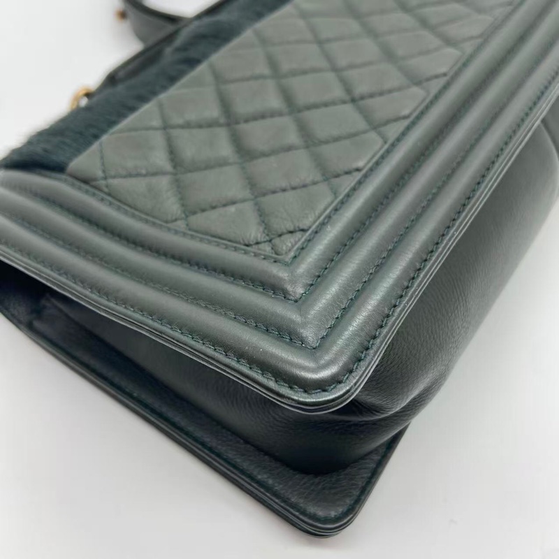 二手Chanel香奈兒Leboy松柏綠馬毛金扣中號鏈條包，鐳射21開，邊角內里五金有划痕-14