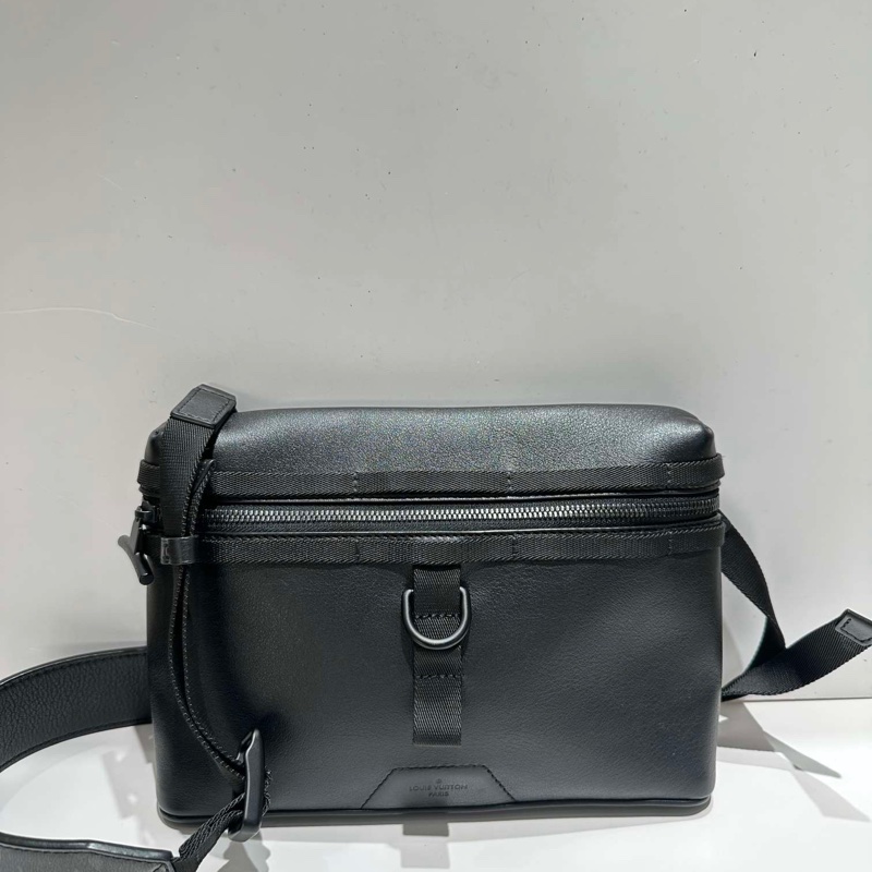 LV/路易威登messenger男士斜挎包胸包腰包 2018限量款 全皮拼老花肩帶-0